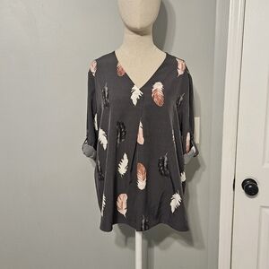 Elegant Feather Print V-Neck Blouse - Black and Pink